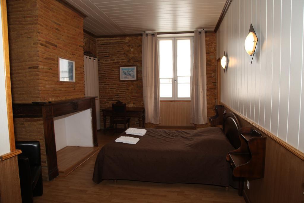 Cafe De France Bed and Breakfast Eauze Værelse billede